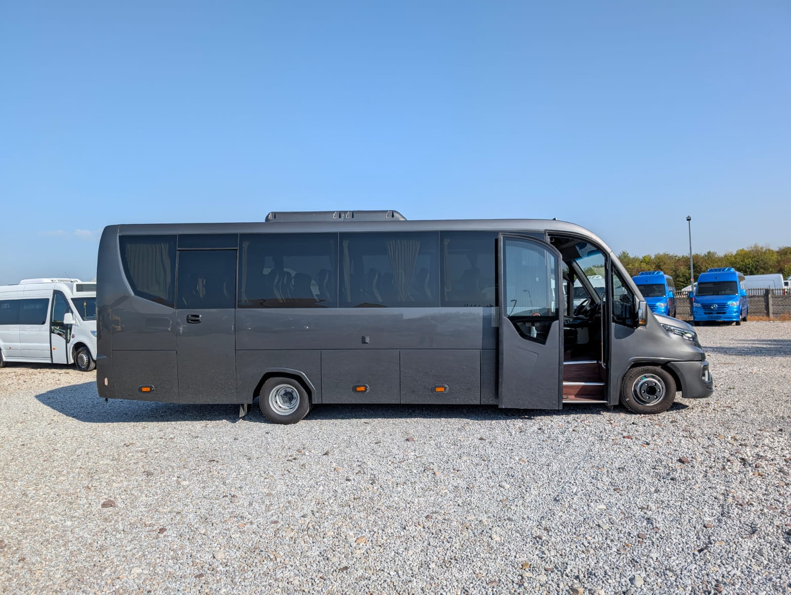 IVECO 35+2 s řidičem v Praze